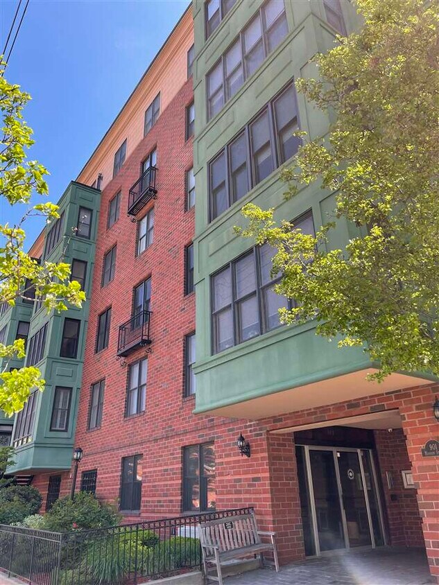 Primary Photo - 901 Madison St