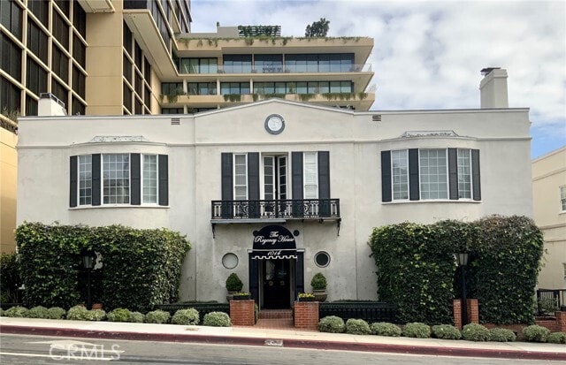 Building Photo - 1014 N Doheny Dr