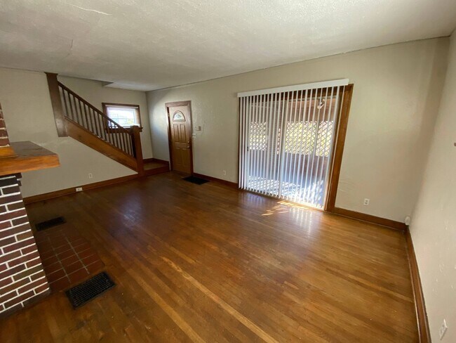 Building Photo - Hillcrest Home **Move in Special!**
