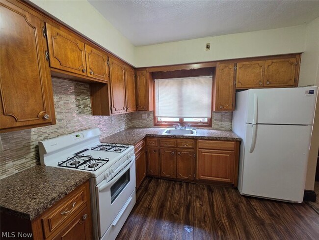 Building Photo - 4100 Mapledale Ave