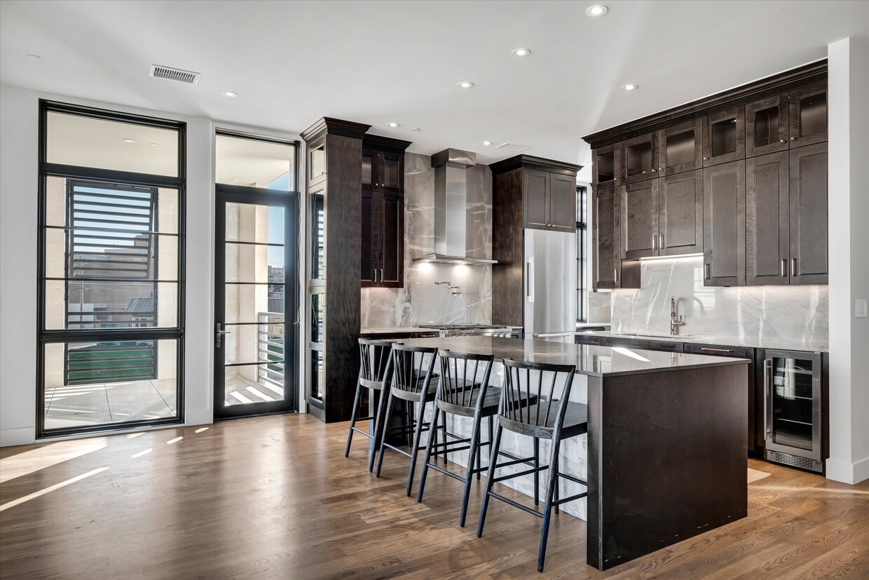 Foto principal - 1200 Classen Dr