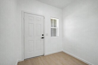 Building Photo - 511 Louis Ln
