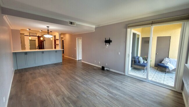 Foto del edificio - Downstairs 2 Bed 2 Bath Apartment in Gated Community!