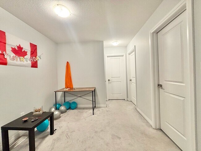 Photo du bâtiment - 3 BED - 2.5 BATH - NIAGARA FALLS -TOWNHOUSE