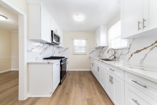 Photo - 2147 W 104th St Apartment