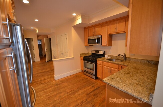 Building Photo - 25 Lothrop St