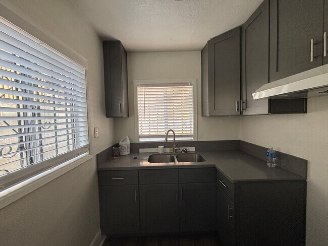 Building Photo - 1817 E 70th St