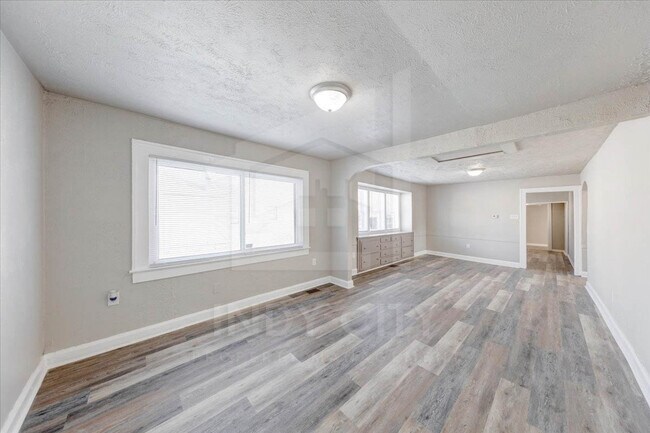 Foto del edificio - 3639 N Emerson Ave