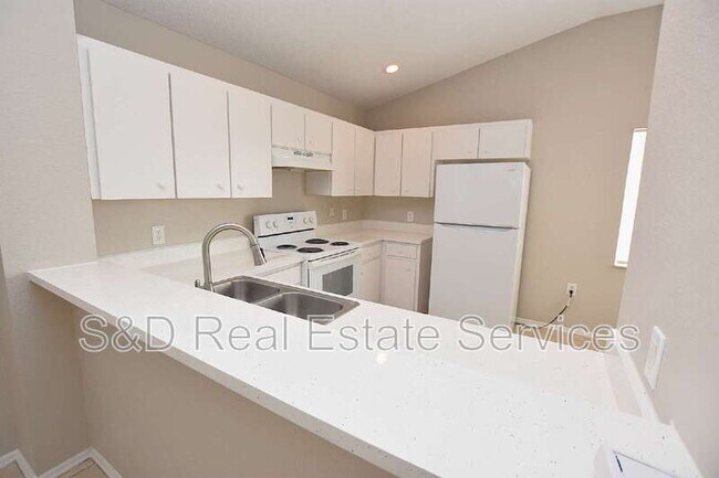 Foto del edificio - 7427 Gingko Ave