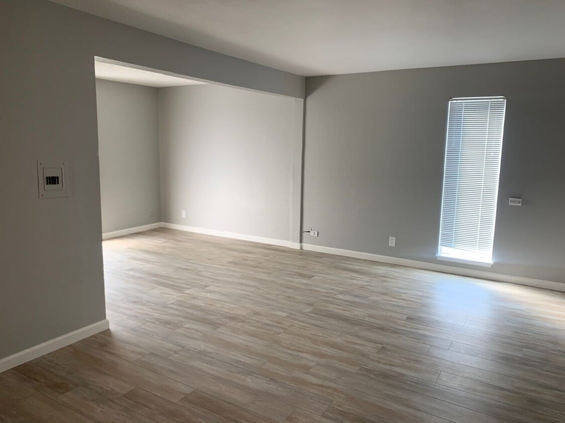 Building Photo - 39-0008