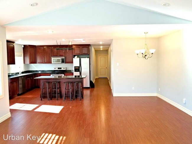 Building Photo - 3 br, 2 bath House - 10043 41st Ave SW