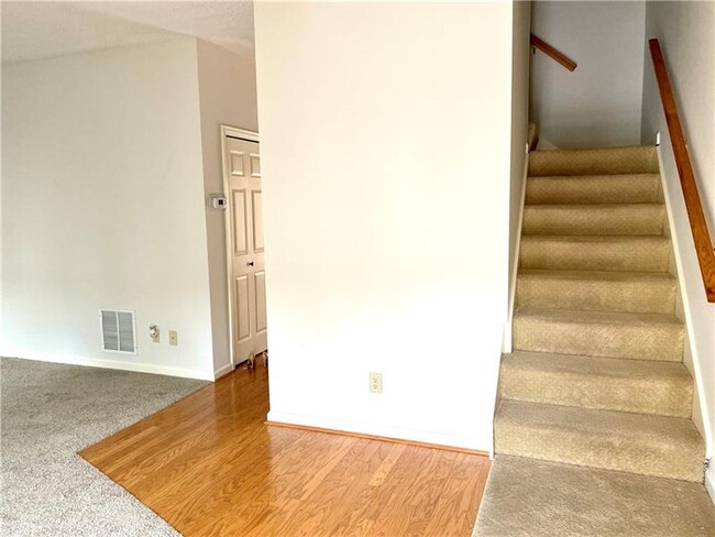 Building Photo - 505 Roswell Landings Dr