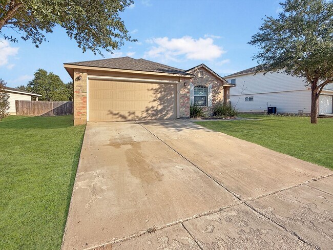 Building Photo - Stylish 3-Bedroom Home