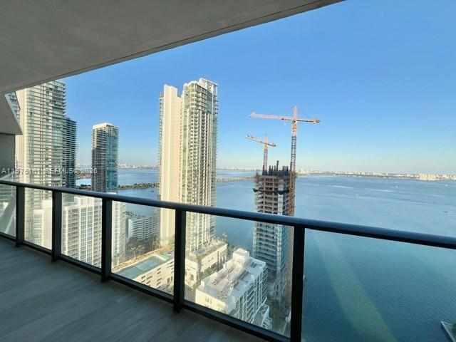 Foto del edificio - 460 NE 28th St