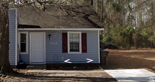 Building Photo - 908 Sycamore Pl