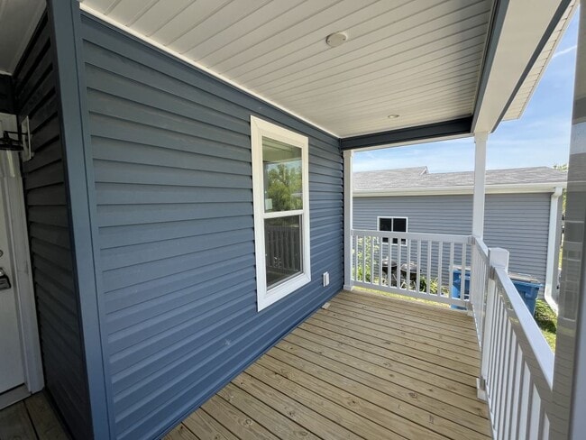 Building Photo - 5049 W Sawgrass Dr