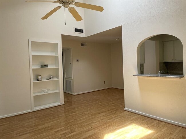 Building Photo - 1100 Augusta Dr