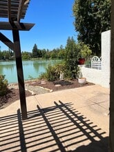 Building Photo - 813 Lake Terrace Cir