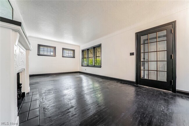 Building Photo - 3995 E 154th St