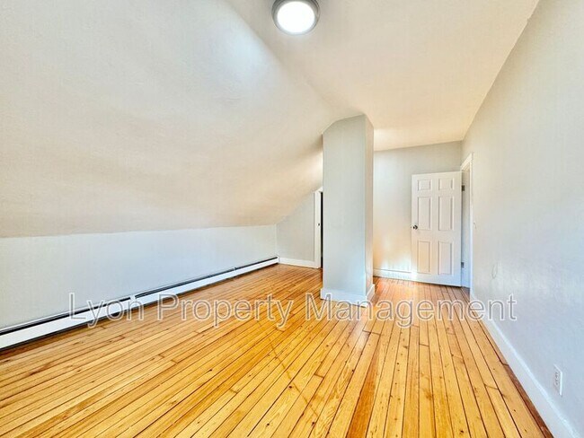 Building Photo - 163 Park St