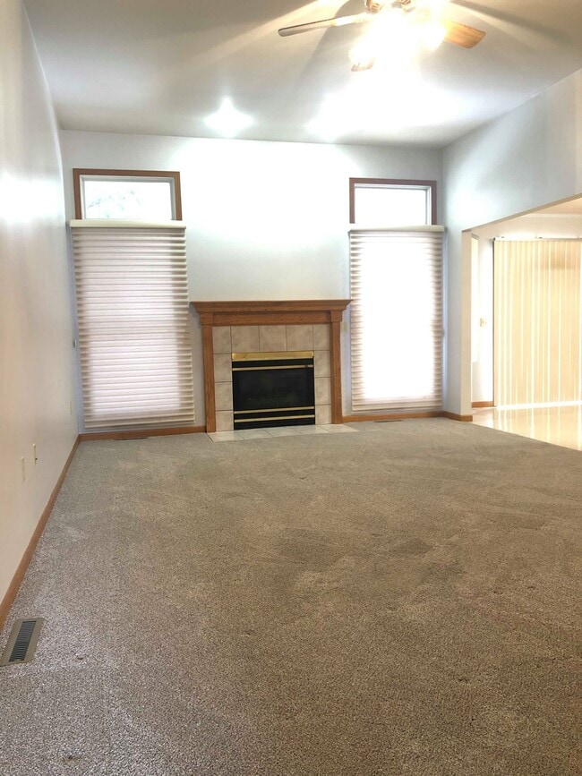 Building Photo - 3265 Silverwood Dr