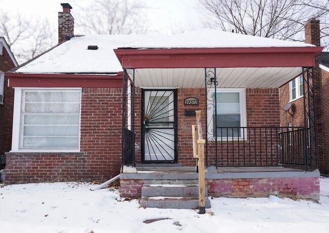Building Photo - This beautifully updated 3-bedroom, 1-bath single-family home is ready for move-in!