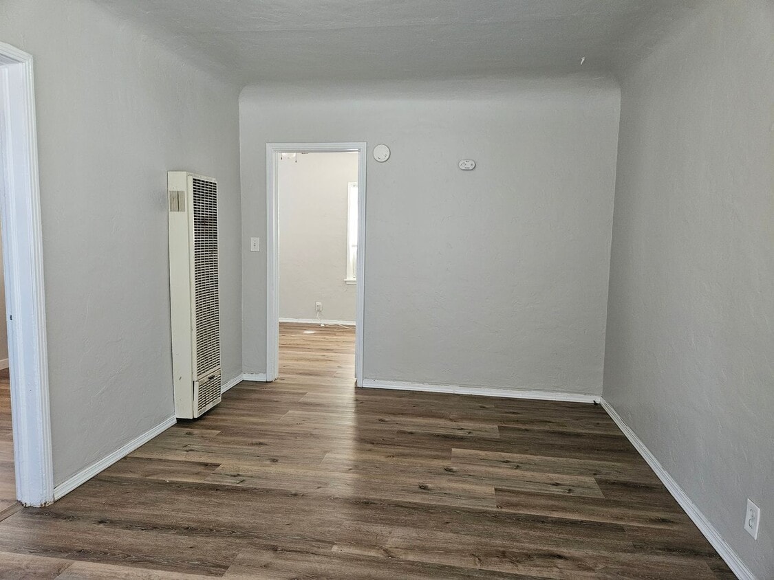 Building Photo - 1112 Griffith Ave