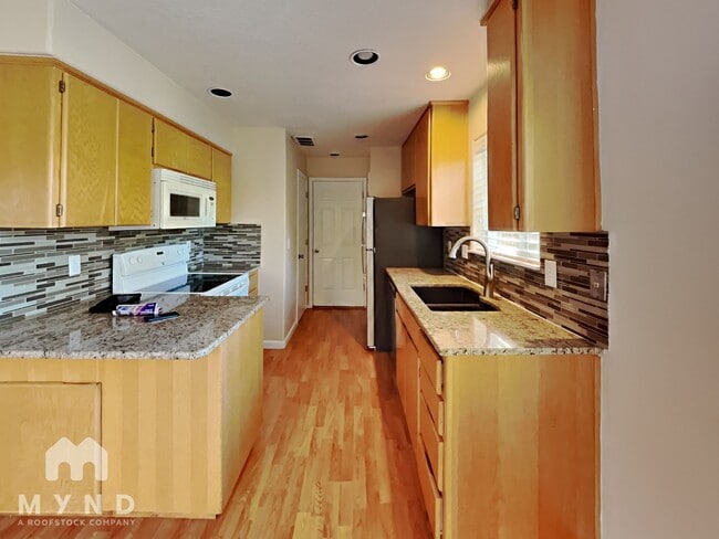 Foto del edificio - 20654 SW Sun Drop Pl