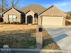 Building Photo - 113 Earnhardt Cir