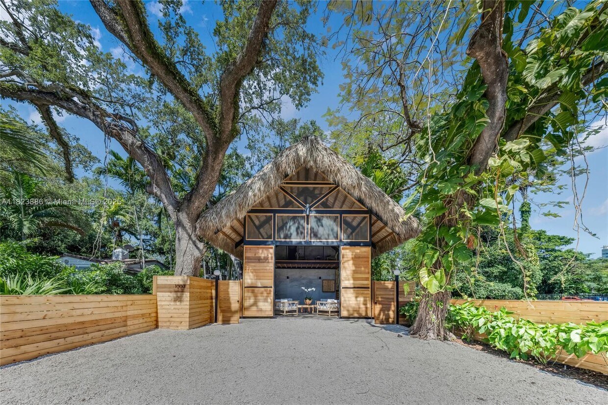 Foto principal - 1000 NW 9th Ct