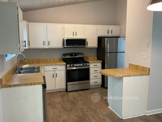 Building Photo - 3168 Meadow Wood Ct NW