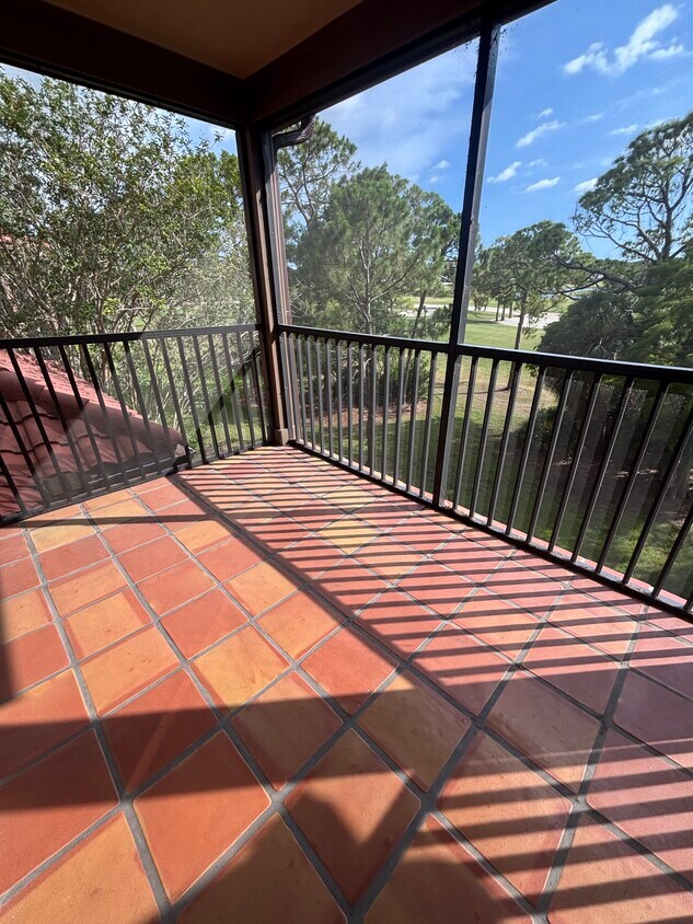 Foto principal - 2400 Feather Sound Dr