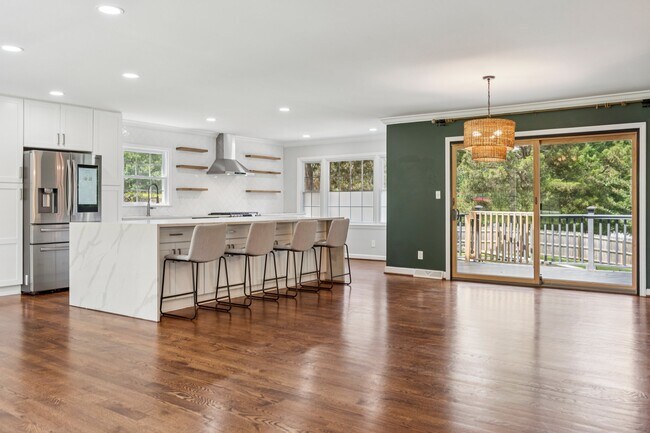 Foto del edificio - 8323 Cliffside Dr