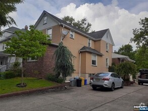 Building Photo - 213 Elm Ave