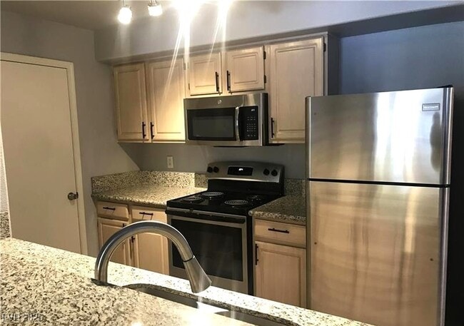 Building Photo - 555 E Silverado Ranch Blvd