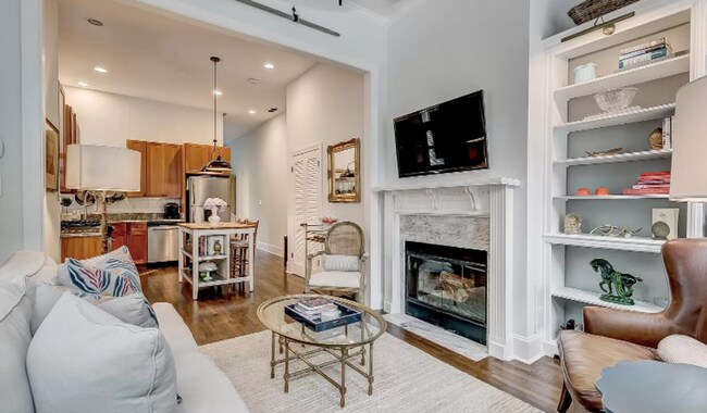 Building Photo - Updated 2-Bedroom Federal Hill Townhome wi...