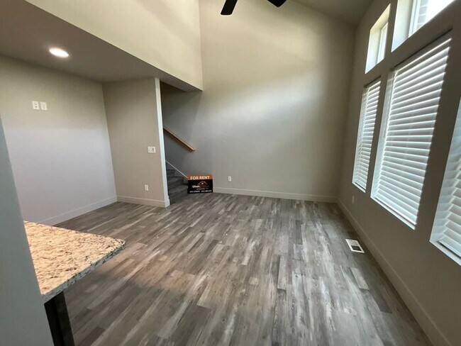 Foto del edificio - 2 bedroom 2 1/2 bath 2 car Garage dog friendly.