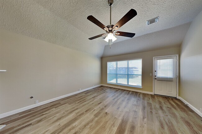 Foto del edificio - 11019 Sentry Ct