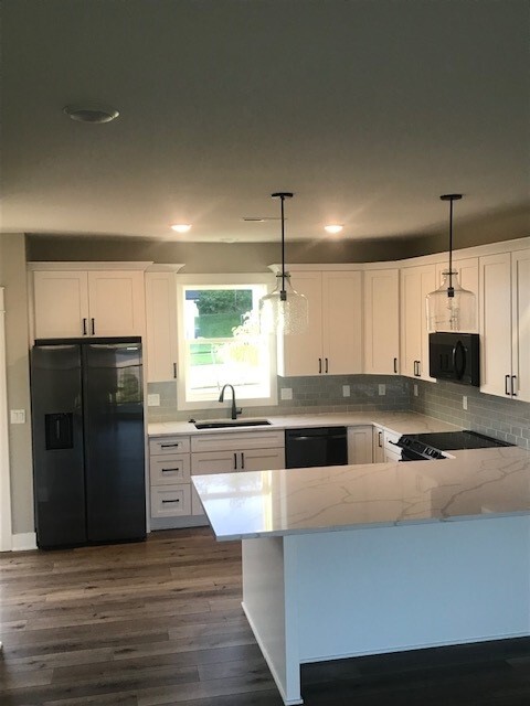 Kitchen - 907 Ledgestone Ct