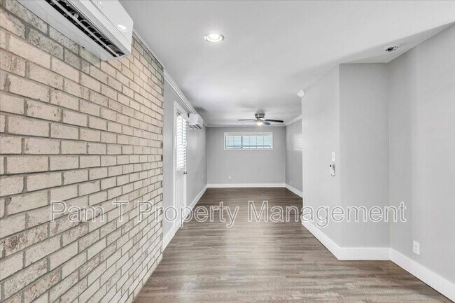 Foto del edificio - 815-A E 32nd St