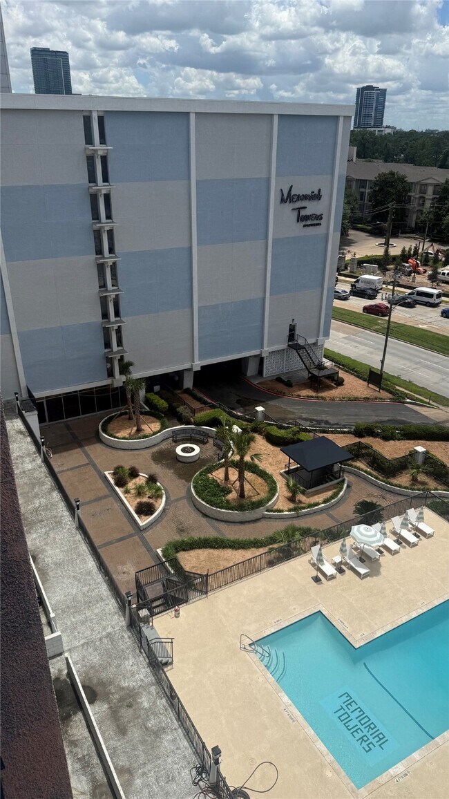 Building Photo - 5400 Memorial Dr