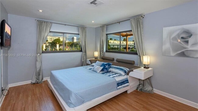 Building Photo - 201 NE 26th Ave