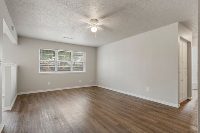 Building Photo - Updated 3 bedroom home