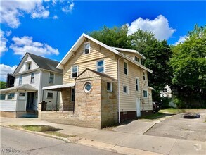 Building Photo - 826 N Main St