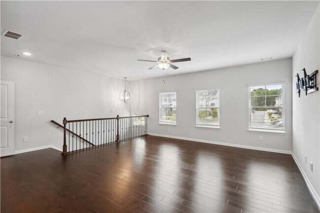 Foto del edificio - 4 Bedroom Townhome in Kennesaw