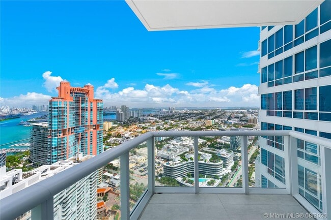 Building Photo - 100 South Pointe Dr