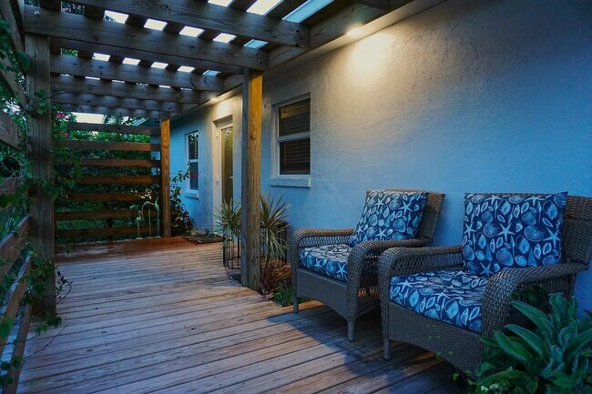 Foto del edificio - 4799 SE Horseshoe Point Rd