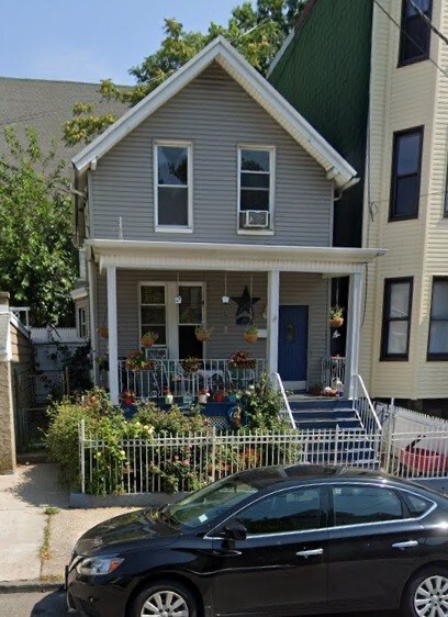 Primary Photo - 150 Hutton St