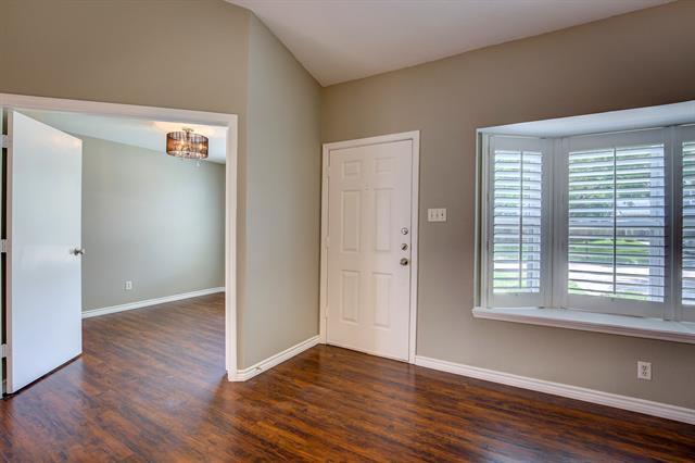 Building Photo - 5519 Bainbridge Dr
