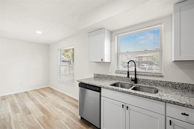 Building Photo - 14224 Village Terrace Dr